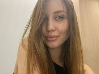 cam girl playing with vibrator RedEdvi