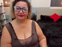I am a mature and hot woman, I love fashion life, makeup, I love my curly hair, I like to do terwking with my big butt.