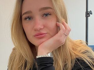 camslut fingering wet pussy CristieBozzone