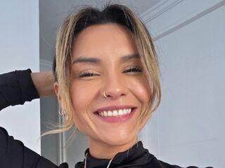 hot cam girl masturbating with dildo JuliettaDiaz