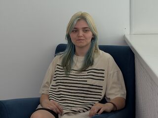 naked camgirl photo LauriMagnie