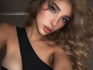 hot cam girl fingering pussy LuluBianco