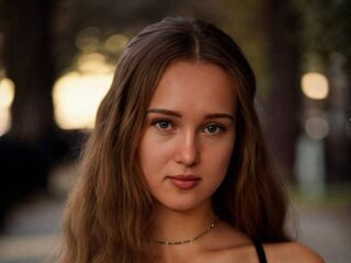 naked girl with webcam masturbating with vibrator MabelleWahn