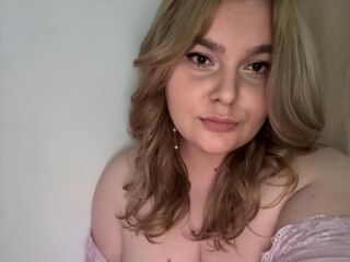 topless webcam girl MeganDarcy