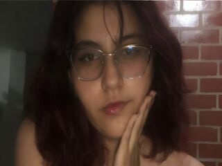 nude camgirl photo SarahCharms