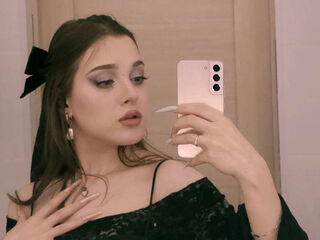 naked cam chatroom KaisaJenner