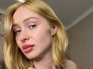 camwhore masturbating with vibrator AdeleAllens