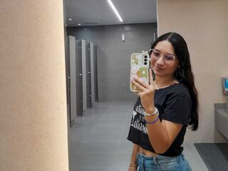 cam girl chatroom AnitMiller