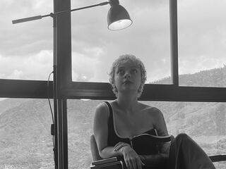 beautiful girl webcam AnneHarmon