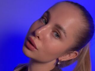 nude camgirl picture AnnelleToulson