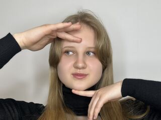 camgirl playing with dildo ArmindaMerry