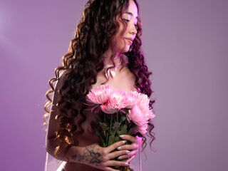 nude cam BellaClaire