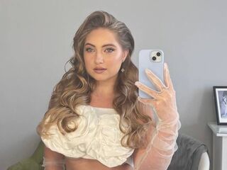 camgirl playing with dildo BernieceWarmath