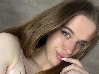 camgirl shaving pussy BetanyFoks
