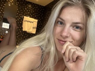 shaved pussy web cam BlondieBritt