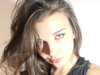 nude gamgirl BriandaLudwic