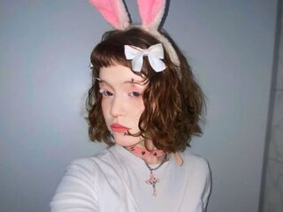 cam girl masturbating with dildo CamilaIce