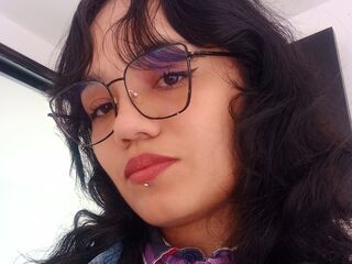 cam girl playing with dildo CamilaRodriguez