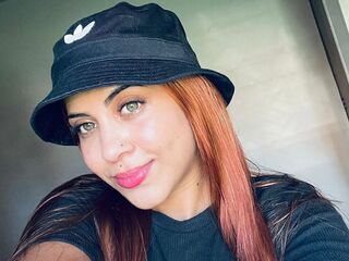 naked camgirl masturbating with vibrator CandiePasion