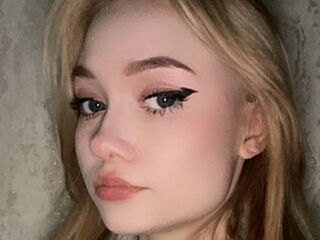 camgirl showing pussy CecilyBurnard