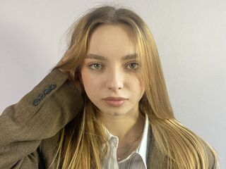 camgirl shaving pussy ChariseKuhnke