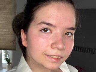 camwhore shaving pussy DaisyMolen