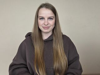 cam girl playing with sextoy DonetteSally