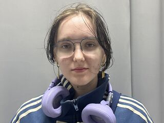 beautiful camgirl DoraDawson