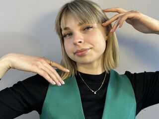 camwhore picture EmelineBurrough