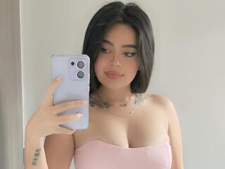 topless cam girl IsabellaMonn
