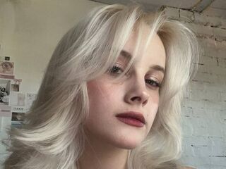 camslut showing tits JacintaSaad