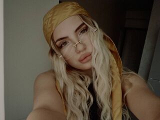 girl showing tits JessieFord