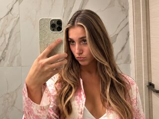 camslut masturbating JohnieBritton