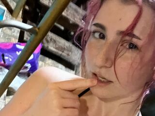 naked camgirl masturbating with vibrator KarlaLitrenta