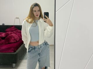 girl webcam show KellyLynn