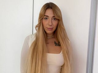 camgirl playing with vibrator KeteAksinina