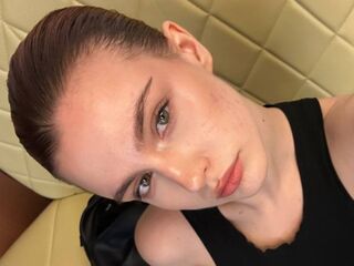 camslut topless KlaraGogins