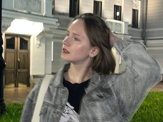 camslut fingering wet pussy KrissyJn