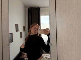 naked girl with webcam masturbating with sextoy LennieLukasik