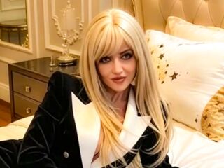 naked girl with webcam masturbating with vibrator LexieSellene