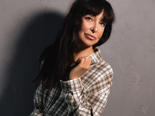 camslut showing tits LindaPowells