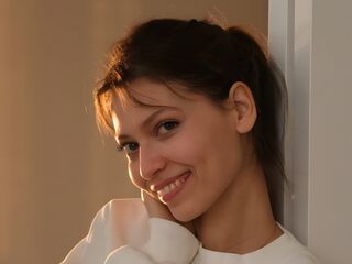 webcamgirl chatroom LivelyLaurie