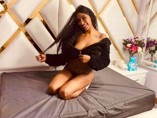 camgirl playing with dildo LucciTopmson