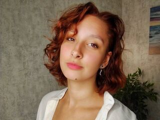 camwhore shaving pussy LylianRose