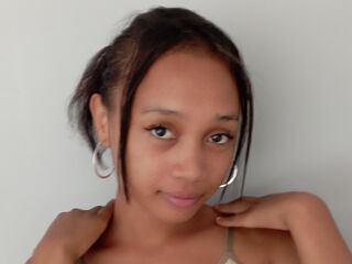 hot naked camgirl MacuttyMiria