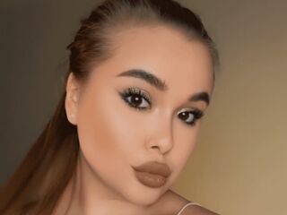 naughty camgirl masturbating with vibrator MaeWilkins