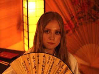 camgirl masturbating with sextoy MandiKressierer