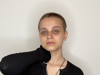 camslut masturbating MargrettHussar