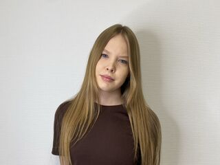 naked cam girl masturbating with vibrator MariSeason