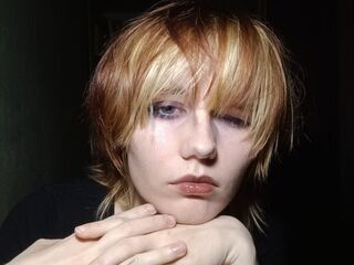 cam girl playing with vibrator MarjorieBradley
